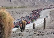 Los peregrinos de Tolar Grande y Mina Patito avanzan unidos hacia el Milagro
