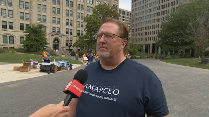 'Return to the Stone Age': Ontario public servants rally against Ford's return