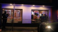 A balazos quitan la vida a un hombre dentro de un restaurante de comida rápida