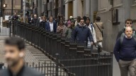 EE.UU. solo crea 22.000 empleos en agosto y facilita que la Fed recorte los tipos de interés