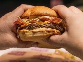Burgermanía 2025: vuelve el festival de la hamburguesa con descuentos de hasta un 50 % en combos