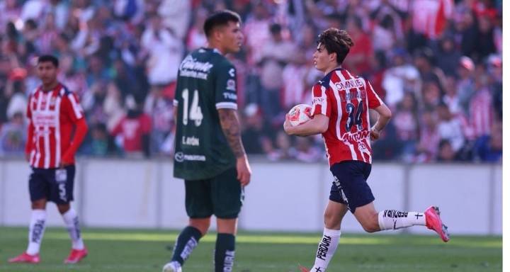 Chivas remonta ante León en amistoso: Cowell y ‘Hormiga’ sellan la victoria