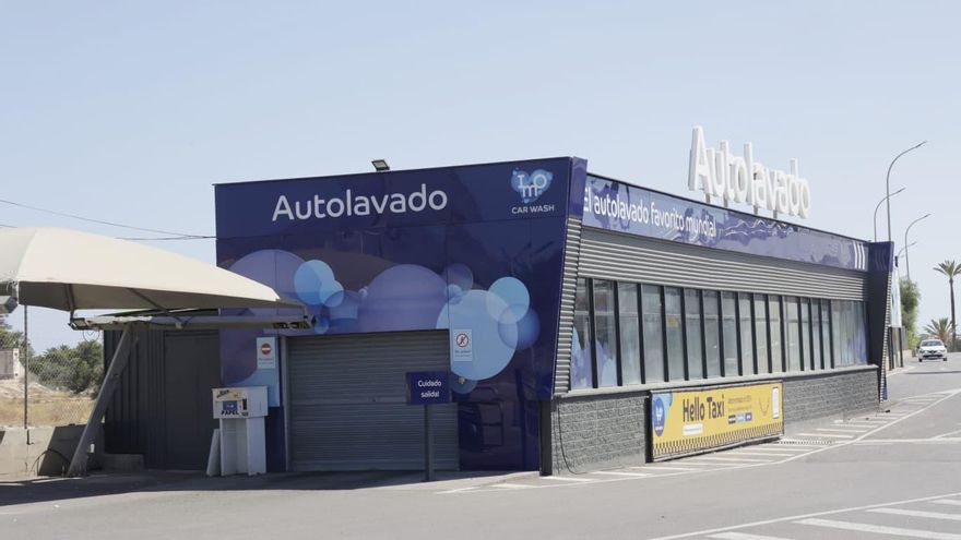 Pega un martillazo a su compañero de trabajo y se apuñala en el cuello en Sant Joan