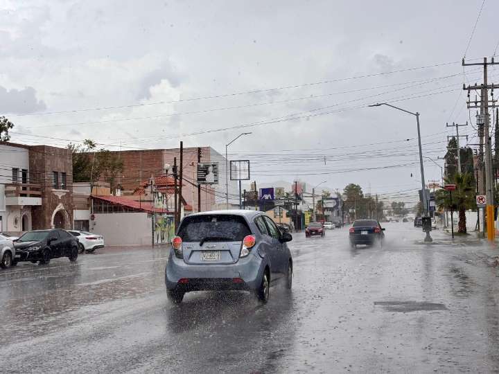 Cae fuerte lluvia al sur de la ciudad y provoca encharcamientos