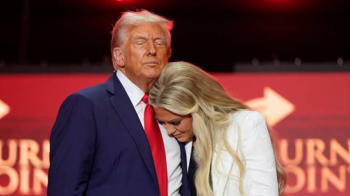 Trump despide al “mártir” Charlie Kirk en un memorial entre la religión y la política: “Tenemos que devolver a Dios a Estados Unidos”