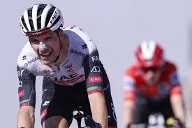 Joao Almeida ganar el órdago a  Jonas Vingegaard en el Angliru