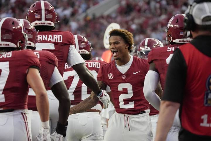 Deadspin | Alabama star WR Ryan Williams (concussion) expected to play vs. Wisconsin