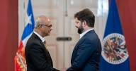 Presidente Boric recibe en La Moneda al secretario general de la OEA