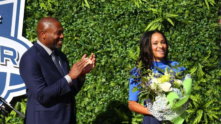 Former NFL star Shaun Alexander expecting 14th child