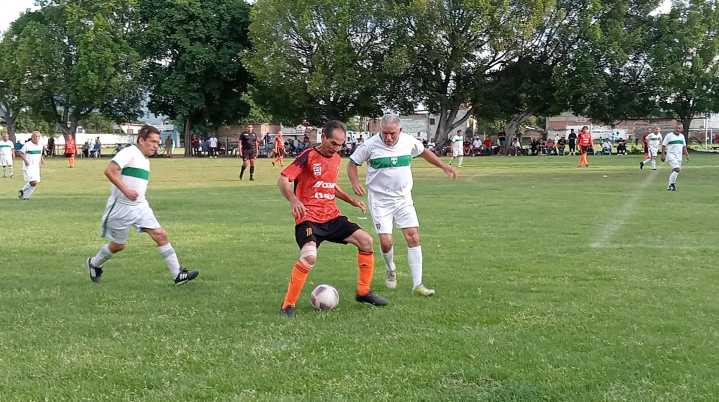 La Selección 99 mostró gran contundencia para vencer al Combinado de Medios en partido amistoso por las Fiestas Patrias