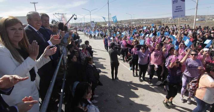 Dónde se hará el desfile por el aniversario de Neuquén: horarios, calles afectadas e inauguraciones