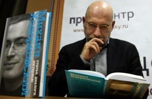 ‘Don’t repeat our mistakes’ – Russian writer Akunin warns against creeping repression