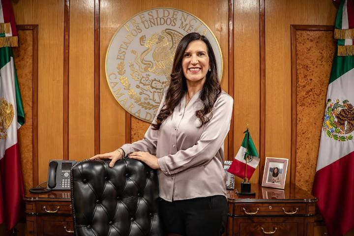 Kenia López Rabadán: “Estoy segura de que la fotografía de las tres presidentas llegará”