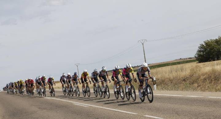 Vuelta a España: Sprint ‘de infarto’ en la etapa 19. Egan Bernal fue gregario de lujo del Ineos