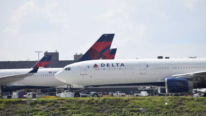 Delta flight out of Atlanta returns after takeoff. See passenger video