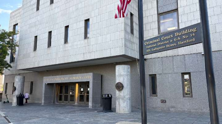 Man appears to be arrested by ICE in front of Hartford courthouse