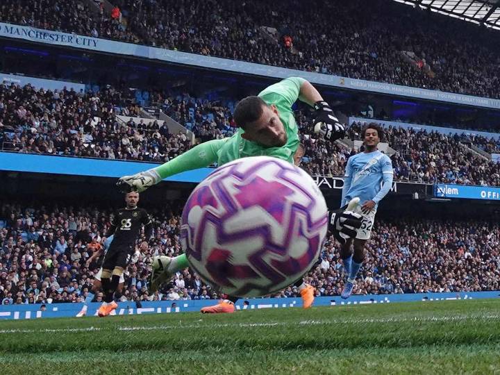 Maxime Estève pasa a la historia; marca dos autogoles