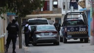 Atacan a balazos a dos hombres y una niña de 2 años cuando estaban afuera de casa, uno murió en León