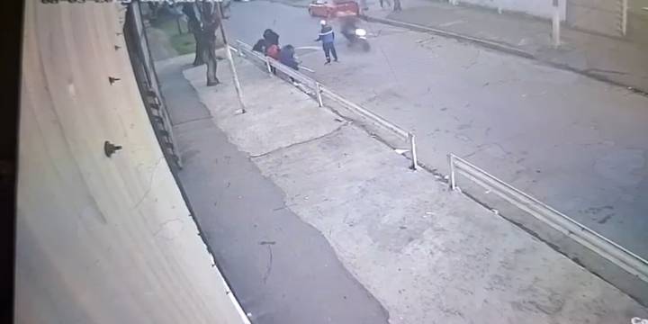 Detuvieron a dos jóvenes que le dispararon a otro en una pierna La Matanza: el video del ataque