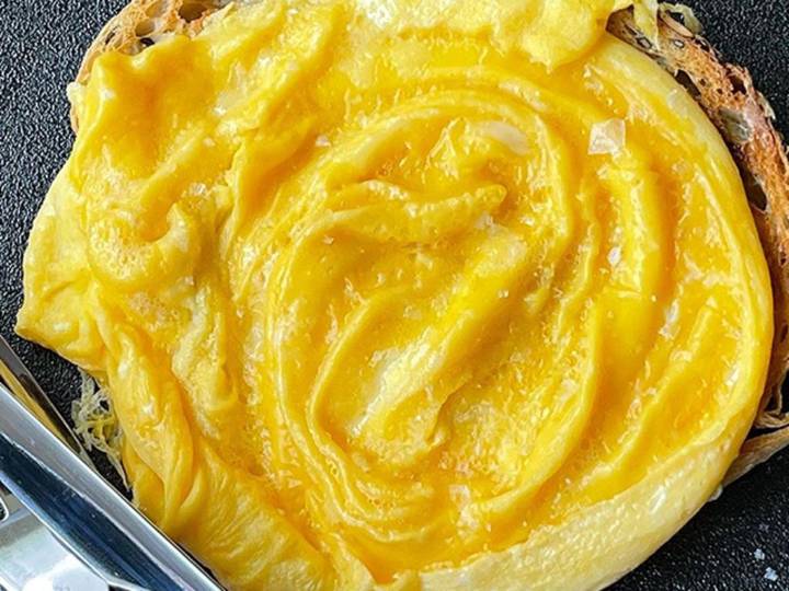 Secret to creamy scrambled eggs without milk
