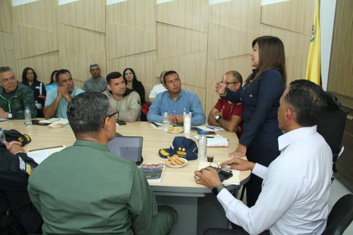 Gobernadora y viceministro coordinan Cuadrantes de Paz a las comunas