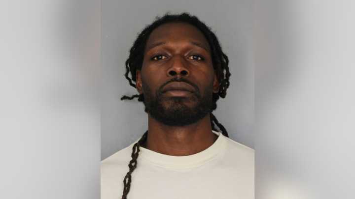 Jadeveon Clowney arrested for trespassing days before signing with Dallas Cowboys