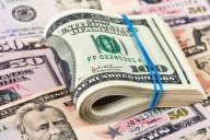 Nuevo máximo: el dólar oficial subió $25 y cerró a $1385