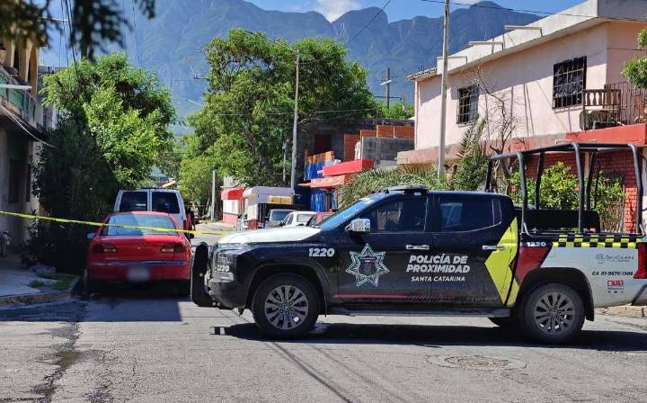 Capturan a presunto ladrón de casas tras persecución y balacera en Santa Catarina