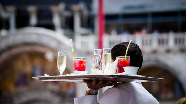 El pluriempleo, la única salida para llegar a final de mes en Canarias: inestabilidad, bajos sueldos y desplazamientos imposibles