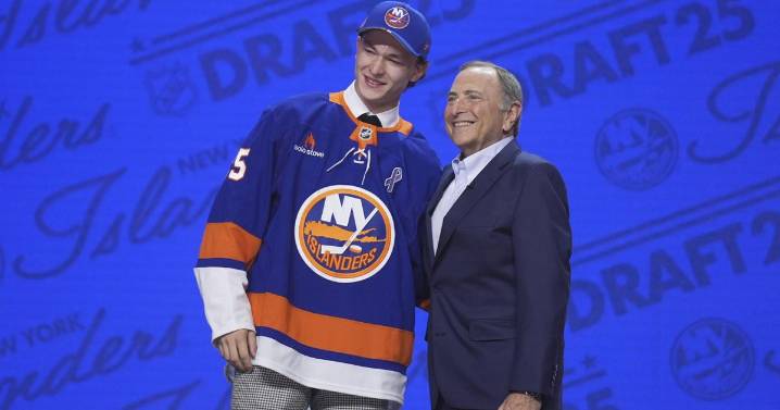 Top pick Matthew Schaefer makes a strong first impression as Islanders camp opens