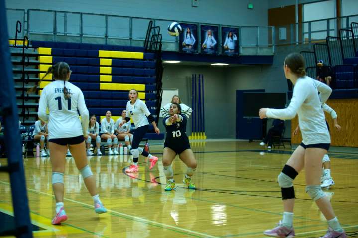 Everett volleyball overcomes early deficit to beat Glacier Peak