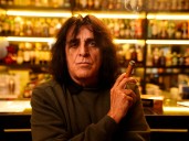 Las aventuras del pionero del post-punk inglés que vive en Argentina hace dos años y también es sacerdote y mago