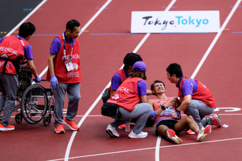 Brutal Collapse Forces Olympic Athlete Into Wheelchair at Tokyo World Championships World Championship medalist and Japan’s top medal hope, collapses in distress during the 35km race walk at the Tokyo