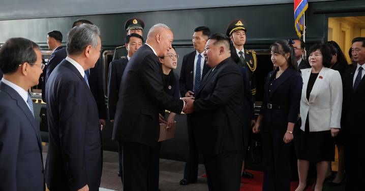 North Korea's Kim Jong Un debuts daughter – and potential successor