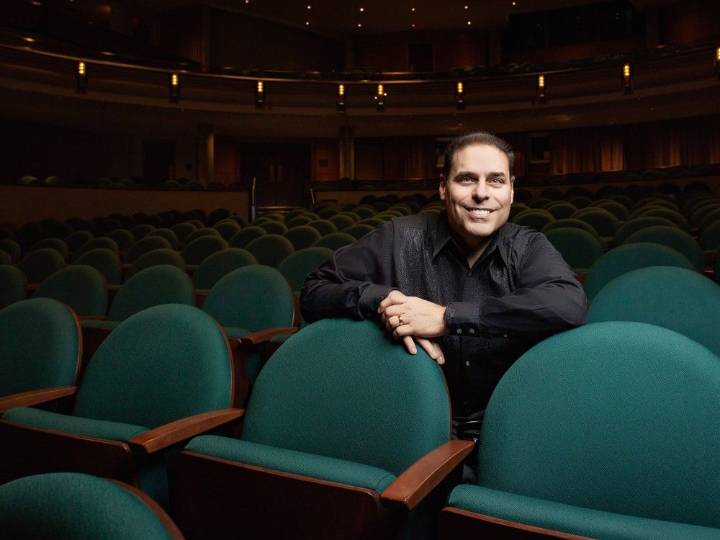 Edmonton Symphony Orchestra's new music director steps to the podium