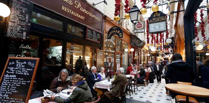 Emmanuel Macron sale al auxilio de los chefs de Francia: la gente ya no sale a comer y cierran decenas de restaurantes por mes