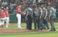 ¿Traía brea? Revisaron a pitcher de Indios