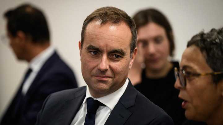 Los socialistas piden a Lecornu un cambio radical con respecto a su predecesor para evitar una moción de censura