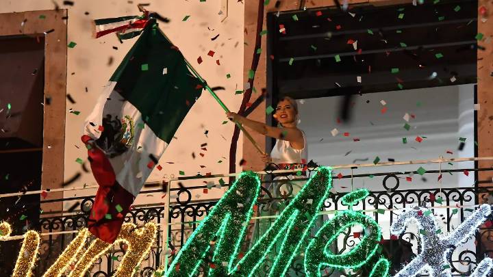 Mazatlán vive una fiesta en la ceremonia del Grito de Independencia