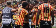 Más problemas para Deportivo Pereira: FIFA los sancionó por deuda con futbolista