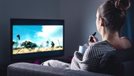 Sad: Unmarried Woman Watching 'Lord Of The Rings' Has No One To Pause Movie And Explain Interesting Behind