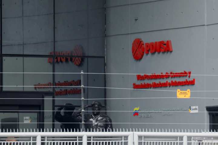 Reuters | Juez estadounidense declara válidos los bonos 2020 de la petrolera venezolana PDVSA