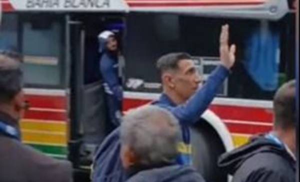 VIDEO.- Así fue recibido el Fideo Di María en su llegada al Bosque