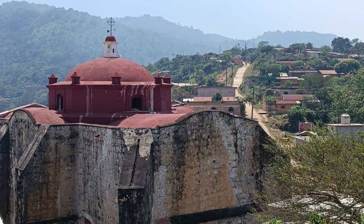 Zona norte del Istmo de Tehuantepec lleva tres días sin energía eléctrica; medicamentos se están echando a perder, aseguran