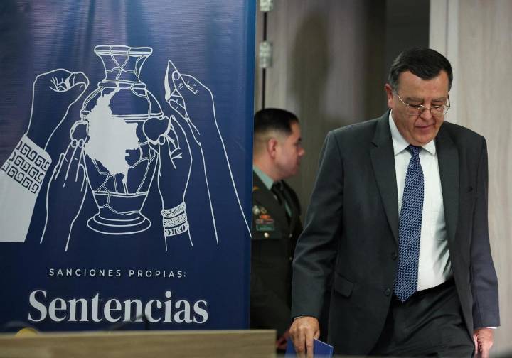 La Justicia colombiana condena a la antigua cúpula de las FARC a la búsqueda de miles de personas desaparecidas