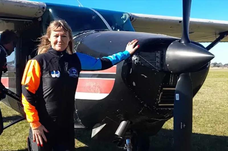 Una mujer saltó de la avioneta, el paracaídas no abrió y murió