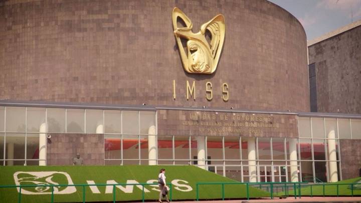 Los funcionarios mexicanos que firmaron los contratos de médicos cubanos se mantienen en cargos de alto nivel del gobierno federal y la CDMX