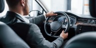 Estas compañías están contratando conductores en varias ciudades con beneficios y horarios flexibles