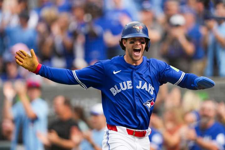 Toronto Blue Jays one win away from first division title in 10 years