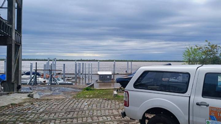 Encontraron un cuerpo en la costa central del río Paraná e investigan las causas de su muerte